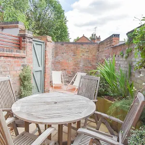  Holiday home - Luxury Townhouse - With Free Parking