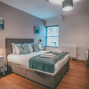  Apartment Rows At Bridge Street, Centre - Luxury By Polkastays