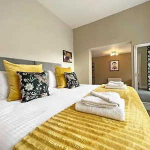  Apartment 2-bed Victorian Elegance